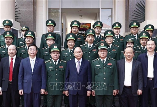 Chủ tịch nước Nguyễn Xuân Phúc kiểm tra công tác ứng trực dịp Tết Nguyên đán của Bộ đội Biên phòng tỉnh Đắk Lắk